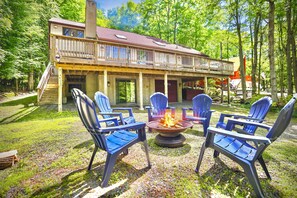 Terrace/patio - SKI HILL•TUBING• HIDEOUT• FIREPLACE •SPACIOUS 3BR•2 FIRE PITs•SMART TVs•6 BIKES (Lake Ariel)