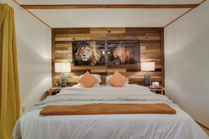 3 bedrooms, iron/ironing board, travel cot, free WiFi