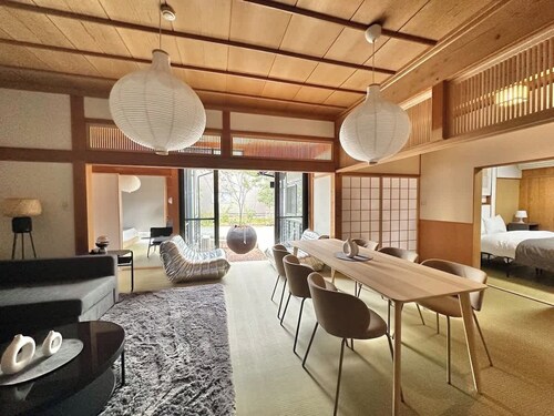 Spacious Traditional Japanese house by Restavio