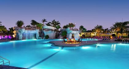 Fabulous 3-bedroom house with private pool and endless amenities in Estero