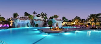 Fabulous 3-bedroom house with private pool and endless amenities in Estero