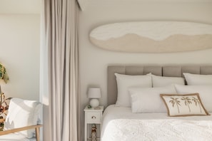 1 bedroom, desk, iron/ironing board, free WiFi - Beachfront Studio ~ Azure Beachfront Bliss (Palm Beach)
