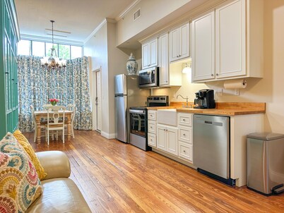 Charming 2 BR/2 bath in Historic District - Rent 1 Suite or Both/8-16 people!