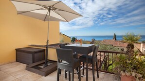 Outdoor dining - Garda Relax - apartament with swimming pool (Garda)