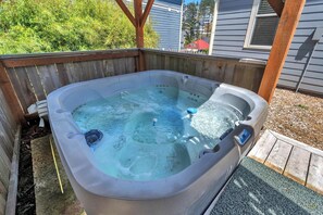 Bañera de hidromasaje al aire libre