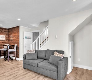 Smart TV, fireplace, video games, table tennis