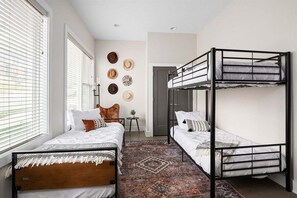 4 bedrooms, free WiFi, bed sheets