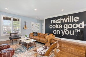 Interior - Get cozy: Hot Tub + Indoor Fireplace | Sleeps 12! (Nashville)