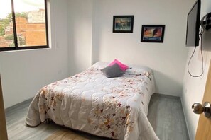 2 bedrooms, iron/ironing board, free WiFi, bed sheets