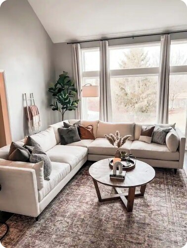 Spacious 6-bedroom house with a fitness room and hot tub in lovely Fort Wayne.