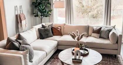 Spacious 6-bedroom house with a fitness room and hot tub in lovely Fort Wayne.