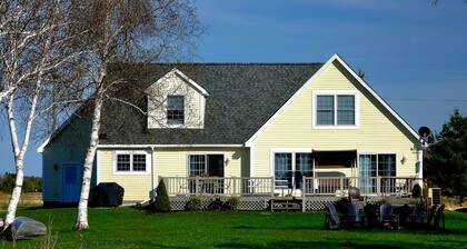 Summerside Cape on Crooked Lake-Waterfront-Sunsets-Sleeps 12