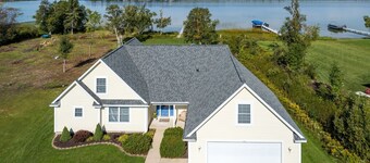 Summerside Cape on Crooked Lake-Waterfront-Sunsets-Sleeps 12 -Private Dock