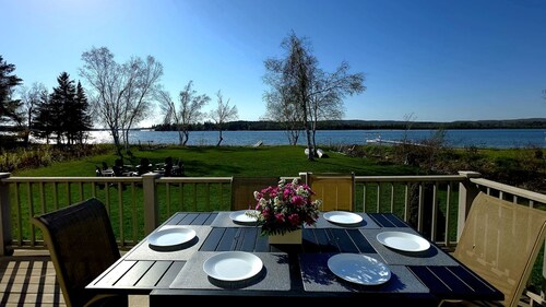 Summerside Cape on Crooked Lake-Waterfront-Sunsets-Sleeps 12