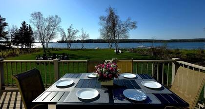 Summerside Cape on Crooked Lake-Waterfront-Sunsets-Sleeps 12