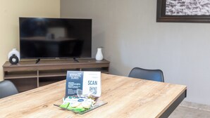 Családi apartman, konyharész | Nappalirész