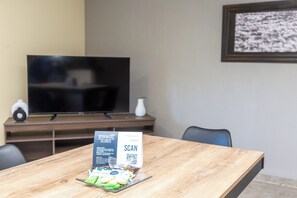 Family Apartment, Kitchenette | Living area - Terminal Suites (El Calafate)