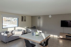 Comfort Apartment, City View | Living area