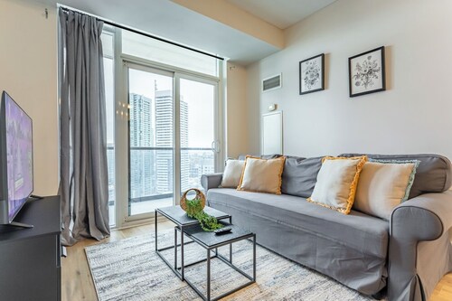 Luxurious 2BR-2Bath Condo in Mississauga SquareOne