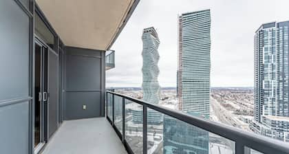 Luxurious 2BR-2Bath Condo in Mississauga SquareOne
