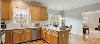Spacious Luxurious 4BR Villa Getaway near Atlanta