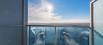 Spacious 1 Bedroom+ Den, 1 Bath Condo/ Square One