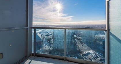Spacious 1 Bedroom+ Den, 1 Bath Condo/ Square One