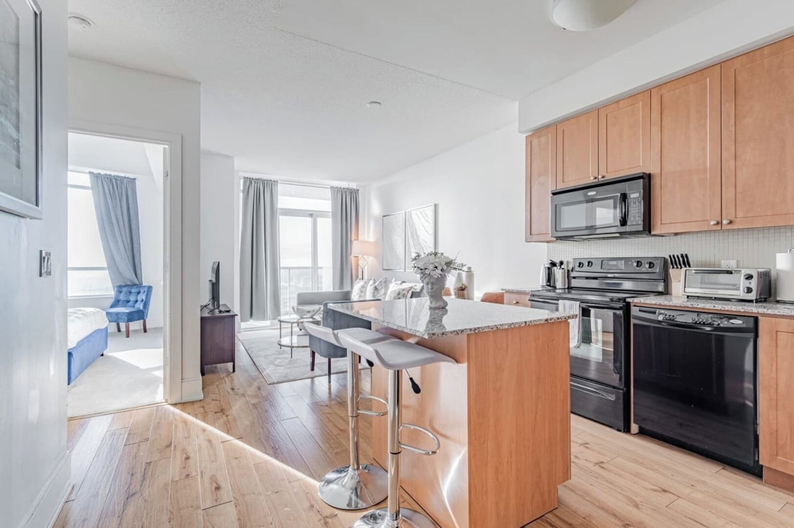 Geladeira, micro-ondas, fogão, cooktop