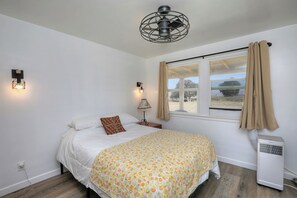 1 bedroom, desk, free WiFi, bed sheets