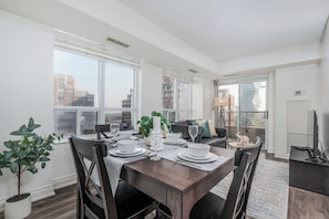 Dining - Executive 2 Bedroom Condo Close to Square ONE (Mississauga)