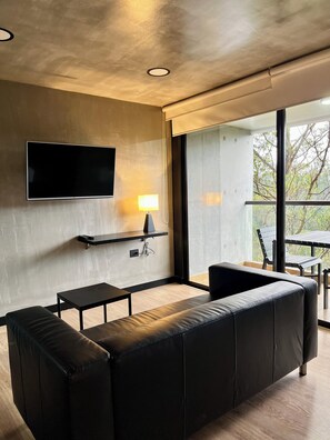 Room, 1 Bedroom, Accessible, Smoking | Living room
