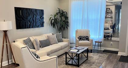 Charming 3-bedroom house in delightful Louisville with beautiful flower garden