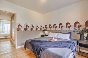 3 slaapkamers, een strijkplank/strijkijzer, wifi, beddengoed