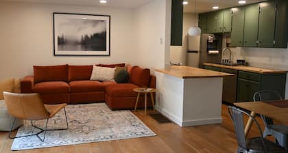 Charming 2-bedroom house in downtown Langley.