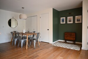 Dining - Charming 2-bedroom house in downtown Langley. (Langley)