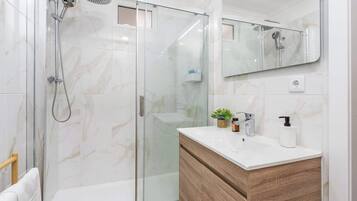 Shower, hair dryer, towels, shampoo