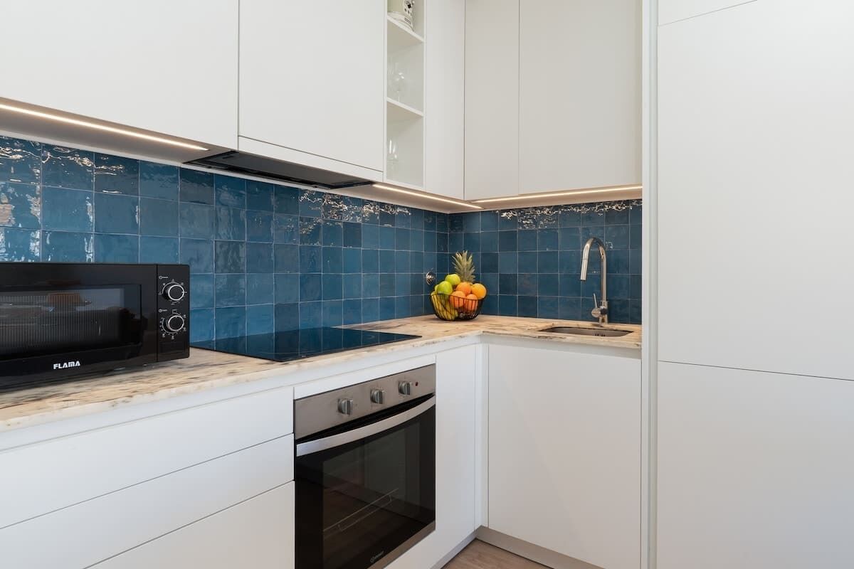 Køleskab, mikrobølgeovn, ovn, kogeplade