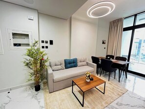 TV - Central Stay 1 Bed Junior near Cleveland (Abu Dhabi)