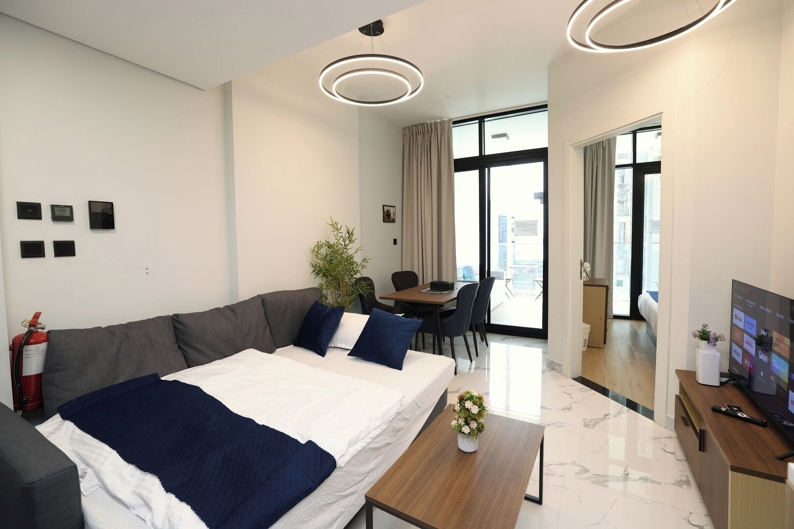 1 habitación, tabla de planchar con plancha, wifi y ropa de cama 