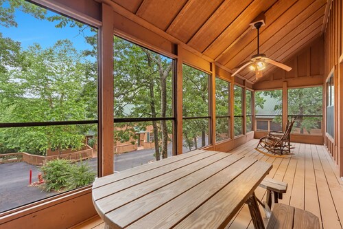 Branson Cabin Escape | 2 King Bedrooms, Loft, Pool