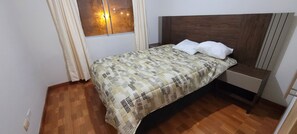 2 slaapkamers, een strijkplank/strijkijzer, wifi, beddengoed