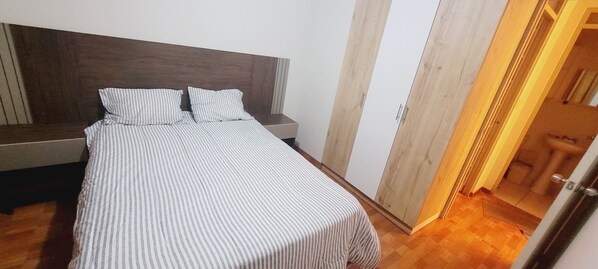 2 chambres, fer et planche à repasser, Wi-Fi, literie fournie