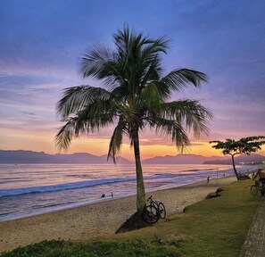 Beach - Cozy House in Gated Community on Massaguaçu Beach (Massaguaçu Caraguatatuba)
