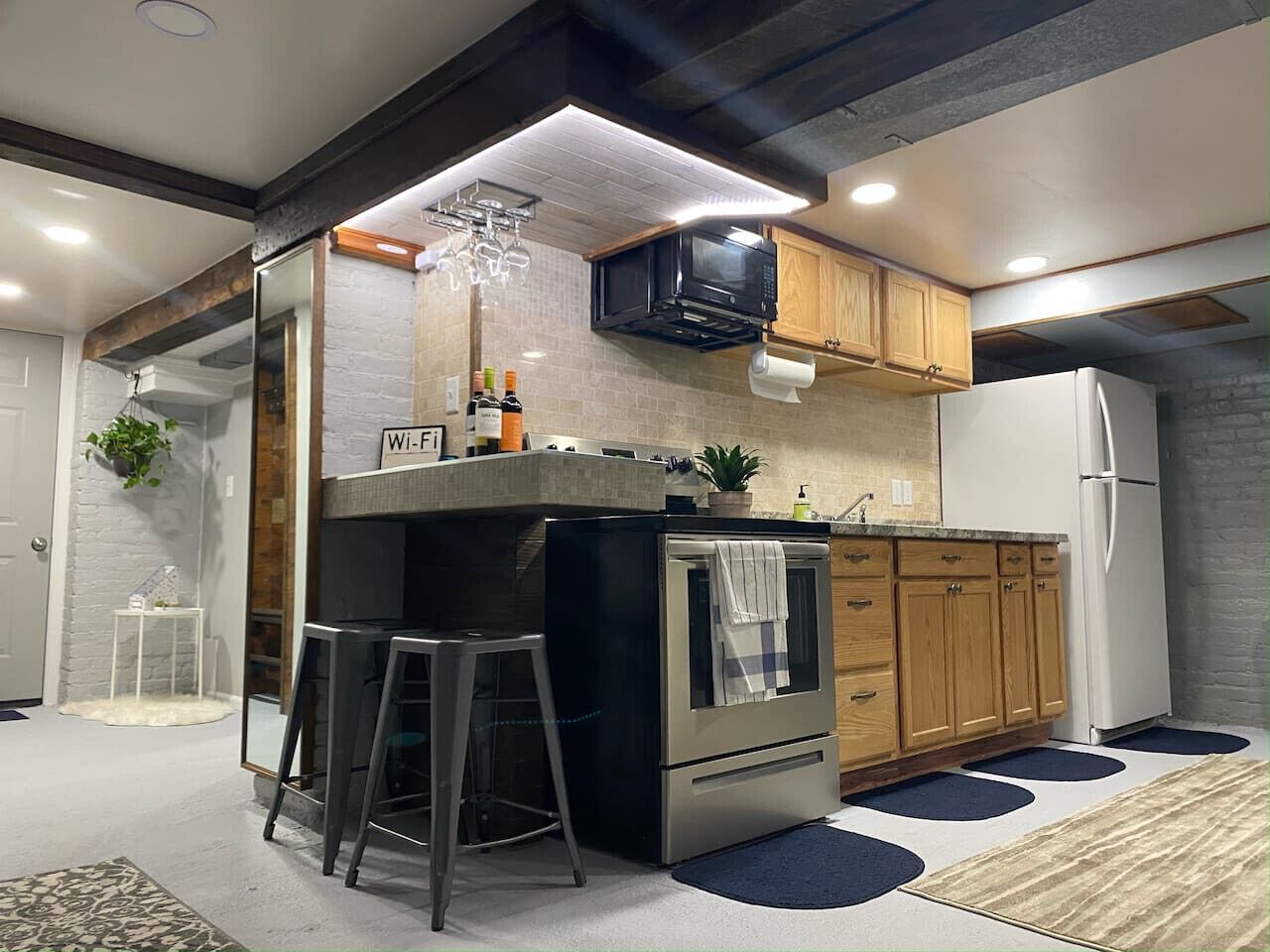 Kjøleskap, mikrobølgeovn, ovn og kokeplater