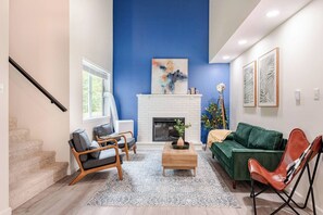 تلفزيون ذكي، مدفأة، ستيريو