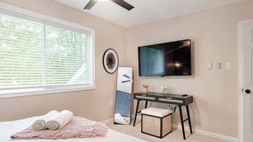 3 bedrooms, desk, iron/ironing board, travel crib