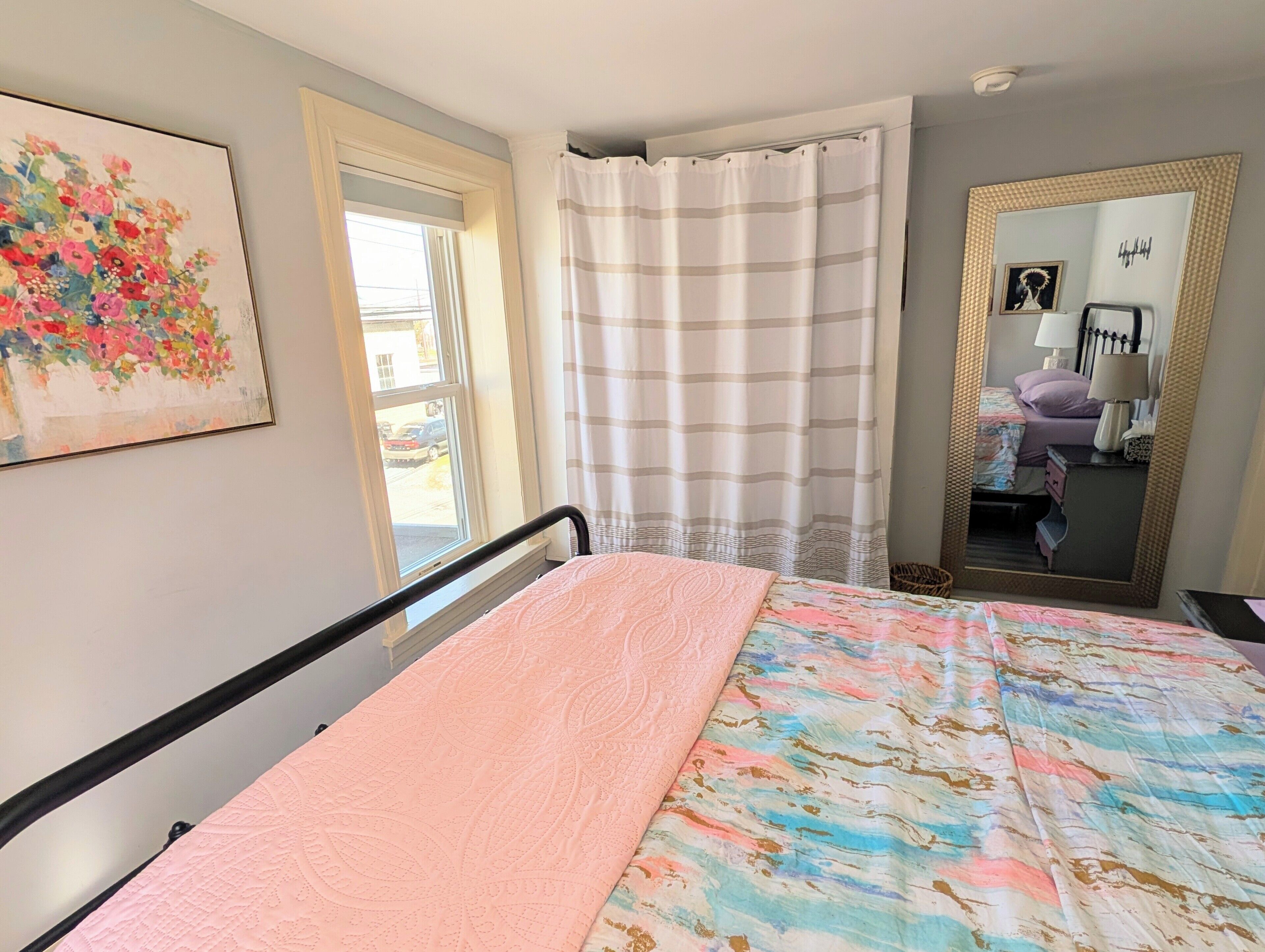 4 habitaciones, tabla de planchar con plancha y cuna de viaje 