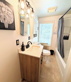 Amenidades de baño ecológicas, secadora de cabello, toallas, jabón 