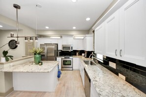 Wasserkocher mit Kaffee-/Teezubehör