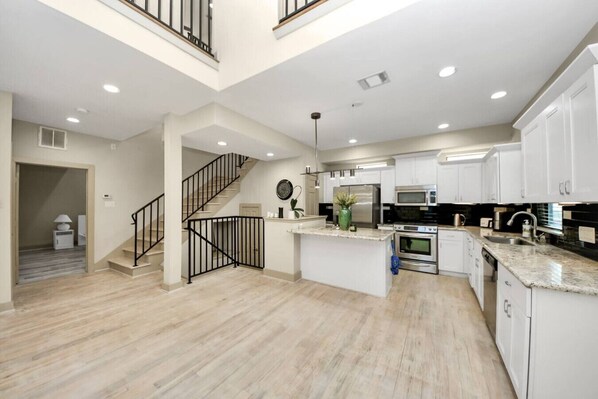 Wasserkocher mit Kaffee-/Teezubehör